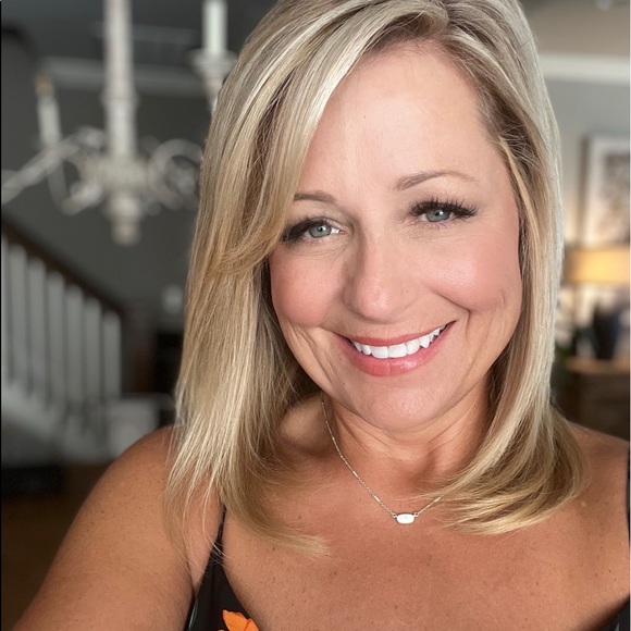 Meet your Posher, Deidre - Picture 1 of 1